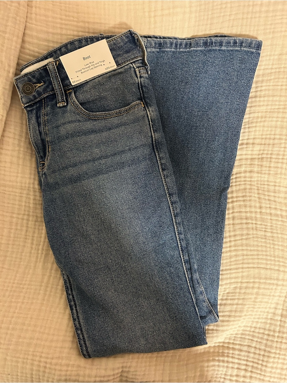 Hollister Women’s Low-Rise bootcut jeans